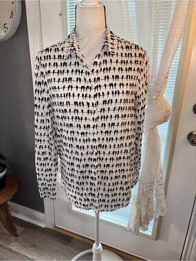 Jane and Delancey Black and White Bird-Print Button-Up Blouse